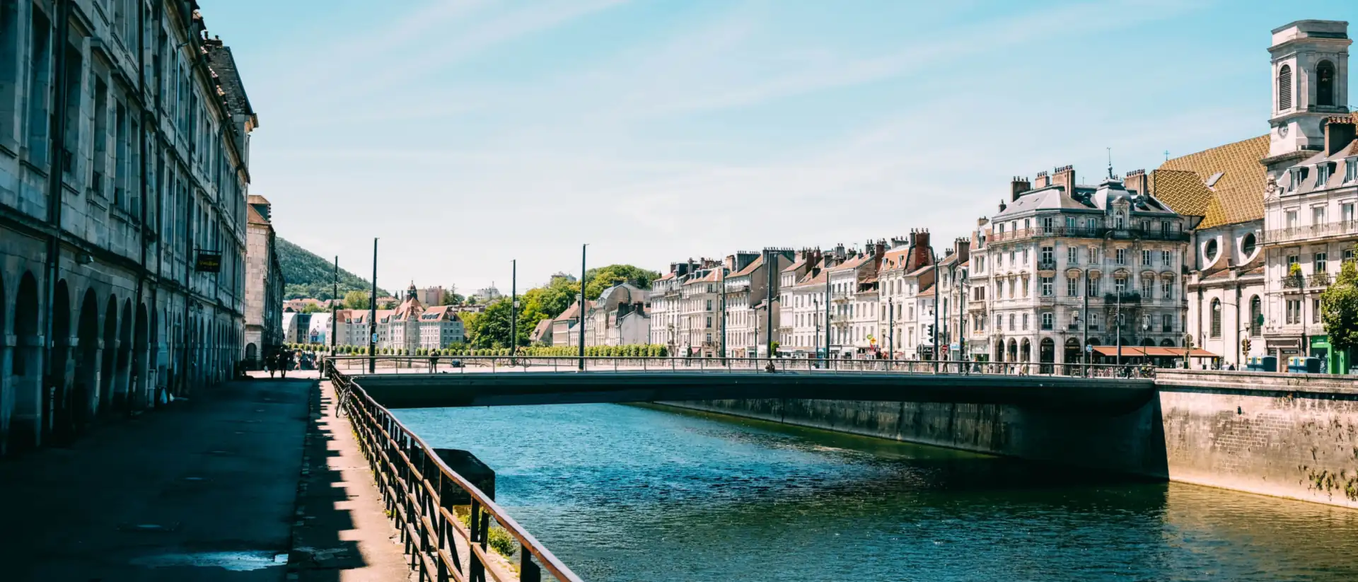 Les quais du Doubs et le centre de Besançon